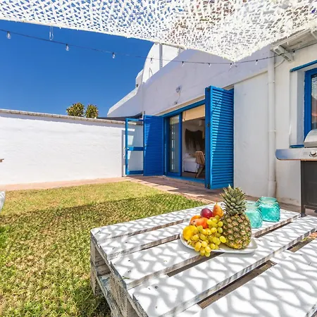 Apartment 2nd Line Beach, Garden, Office & Wifi *