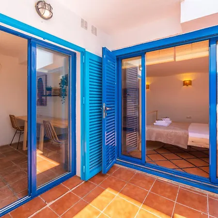 Apartment 2nd Line Beach, Garden, Office & Wifi *