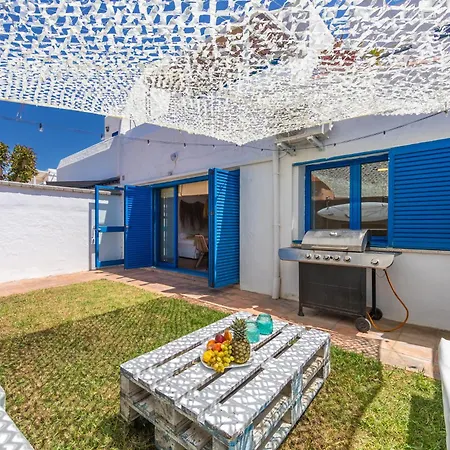 2nd Line Beach, Garden, Office & Wifi Apartment *