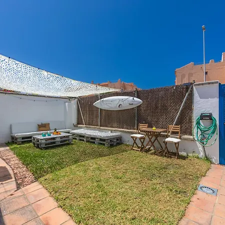 Apartment 2nd Line Beach, Garden, Office & Wifi *