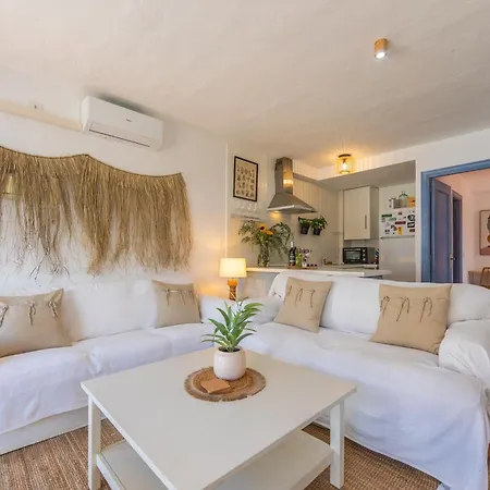 2nd Line Beach, Garden, Office & Wifi Daire Tarifa