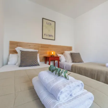 Daire 2nd Line Beach, Garden, Office & Wifi